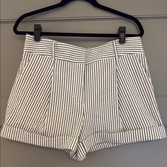 Veronica Beard Gray and White Seersucker Shorts